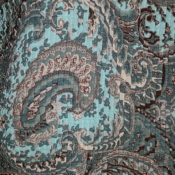 Sheer blouse with waffle stretch tank - Picture 3 of 3